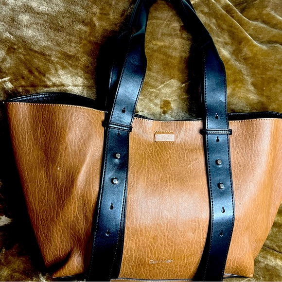 Calvin Klein Large Leather Jean Belted Tote with Clutch 👜✨ - Picture 9 of 14